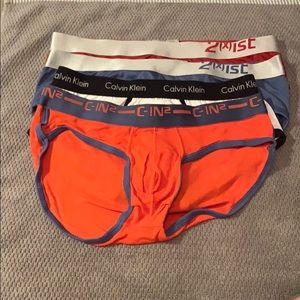 4 pairs Calvin Klein 2xist and C-in2 Briefs